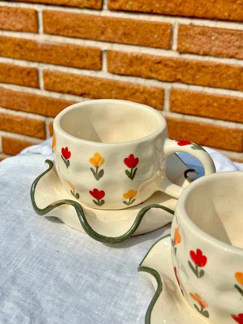 Tulip mugs and saucer set