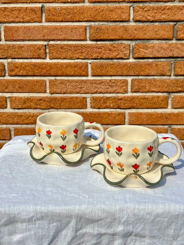 Tulip mugs and saucer set