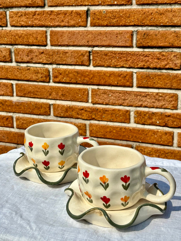 Tulip mugs and saucer set